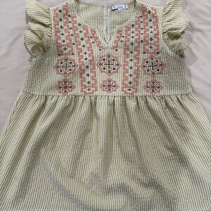 Embroidered ruffle sleeve Women’s Top Size Small